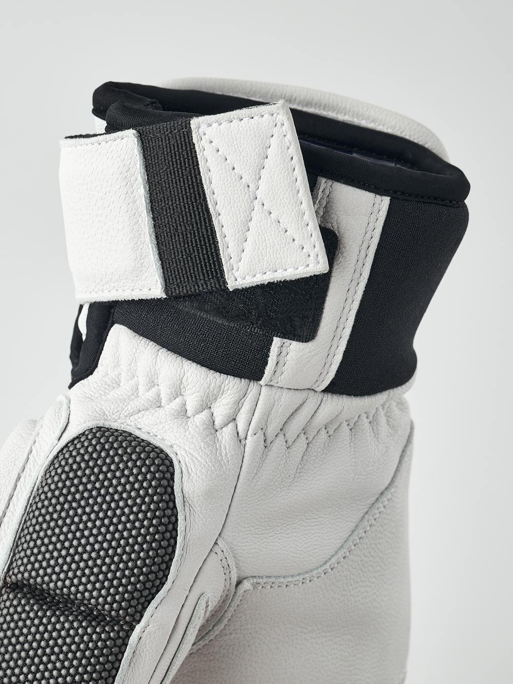 Gripen GS 5-finger in the color White/navy (3 of 5)