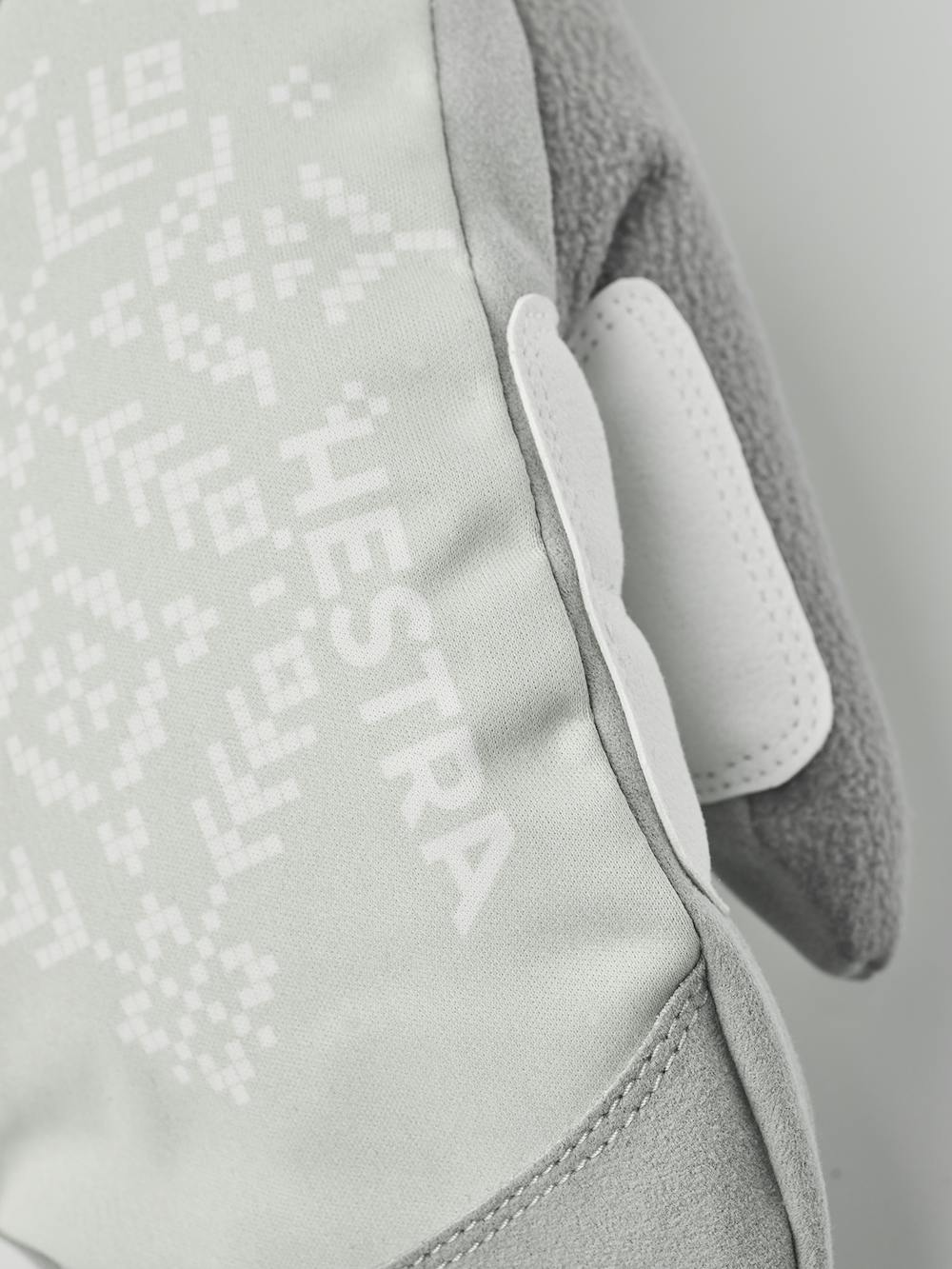 Beige print fabric mitten with white palm (3 of 5)