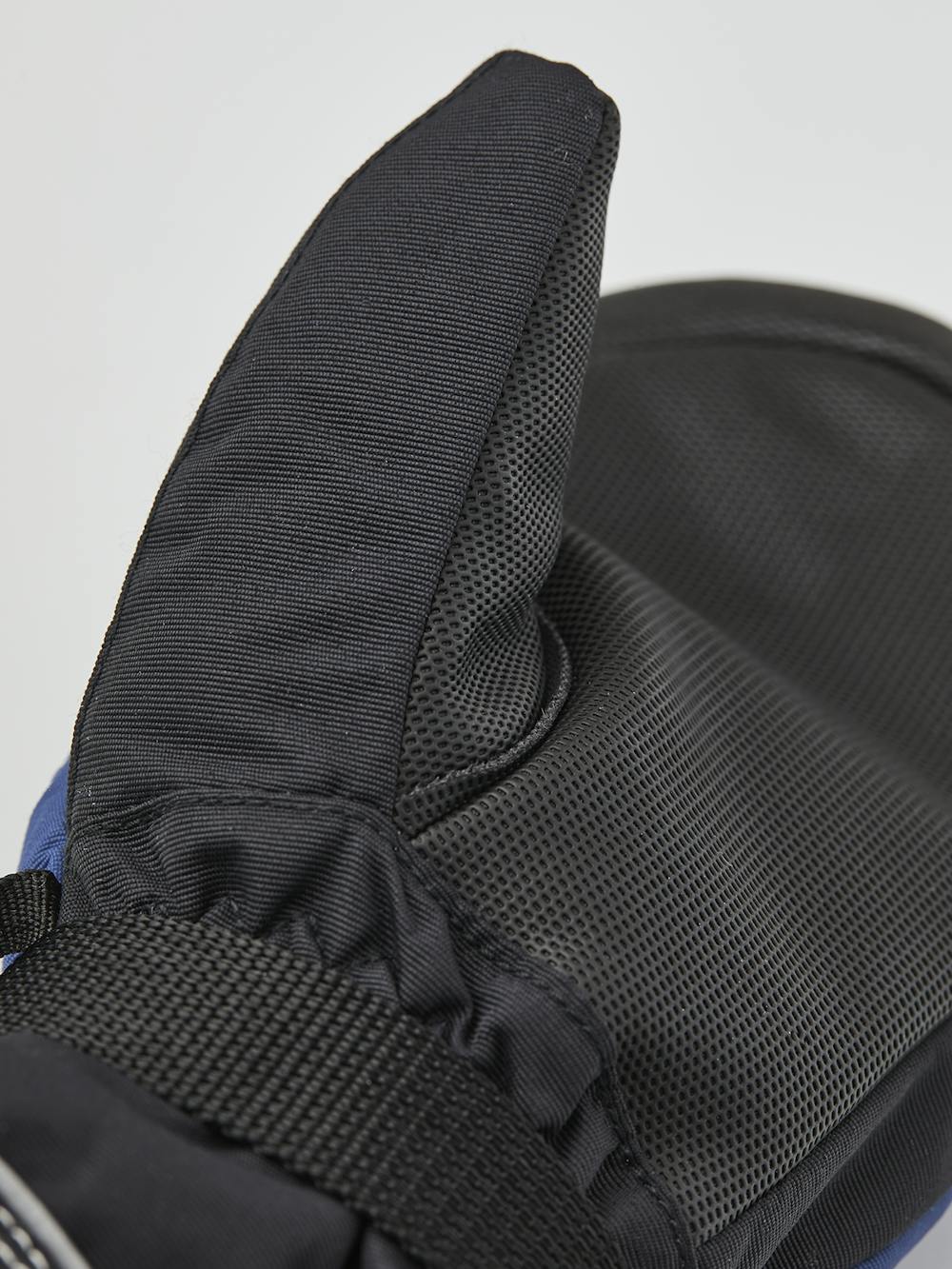 Blauer Fausthandschuh aus Stoff mit schwarzem Synthetikmaterial an der Innenhand und verstellbarem Handgelenkverschluss (5 oder 5)