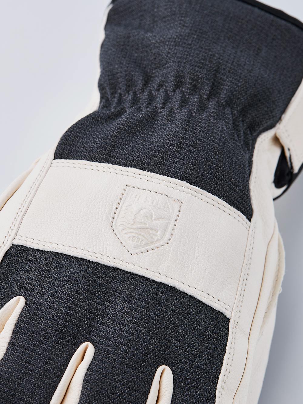 Tarfala in the color Charcoal (3 of 6)