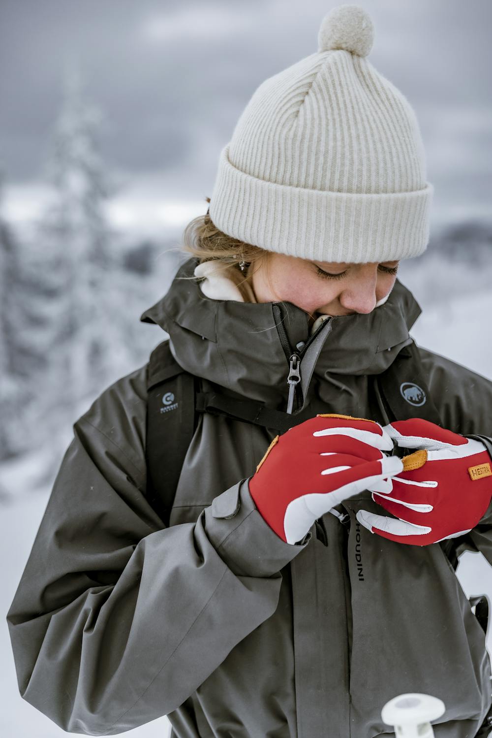 Red glove with white goat leather palm
(4 of 9)