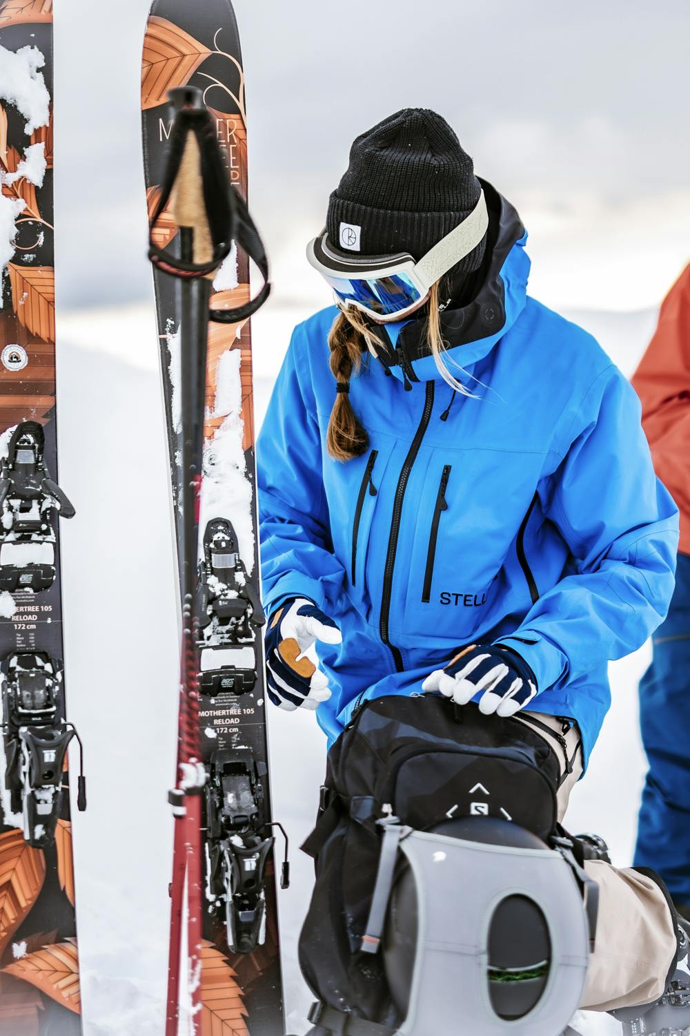 Dark blue glove with white goat leather palm
(8 of 8)