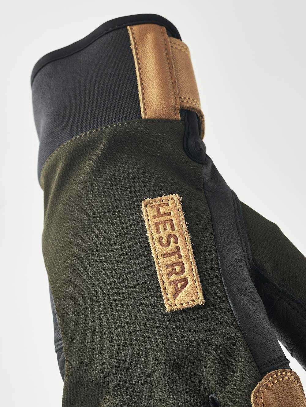 Green glove with black goat leather palm
(5 of 7)