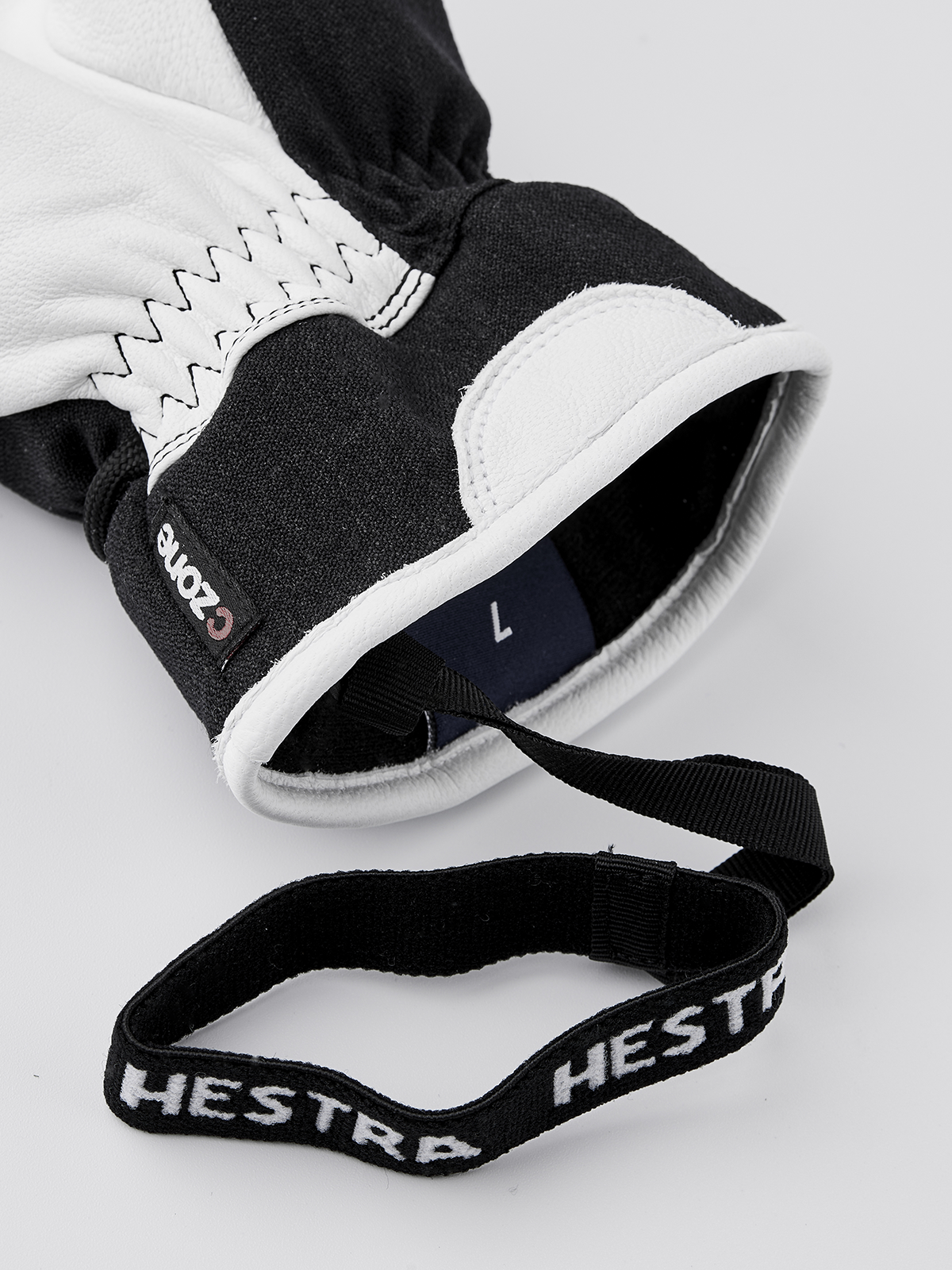 Voss CZone Mitt - Black | Hestra Gloves