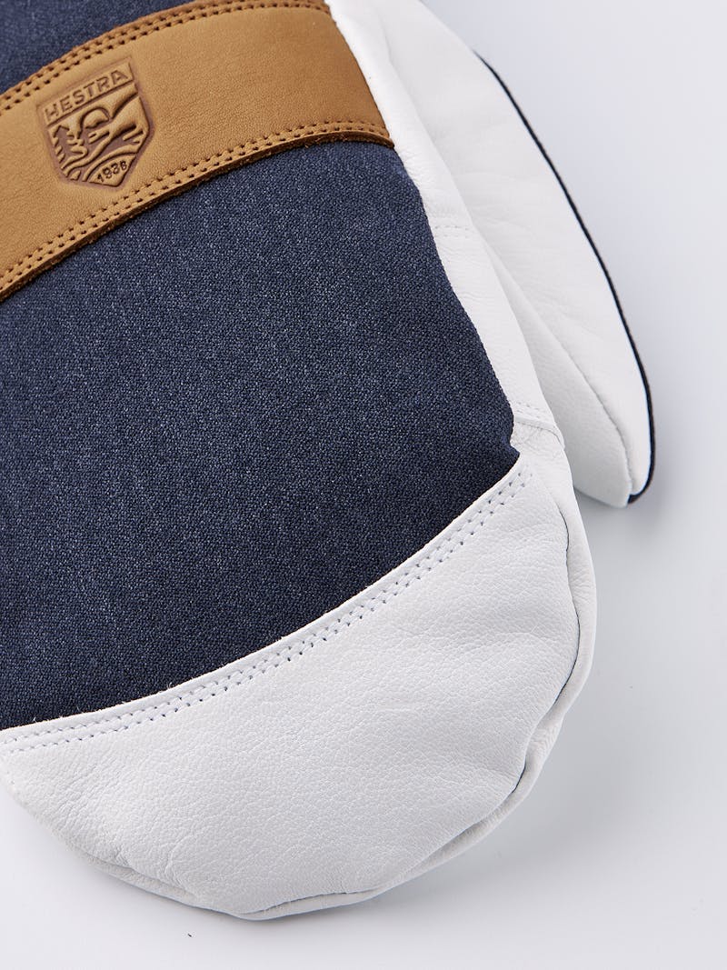 Mörkblå tumhandske med vitt getskinn i innerhanden och handledsrem
 (2 av 5)