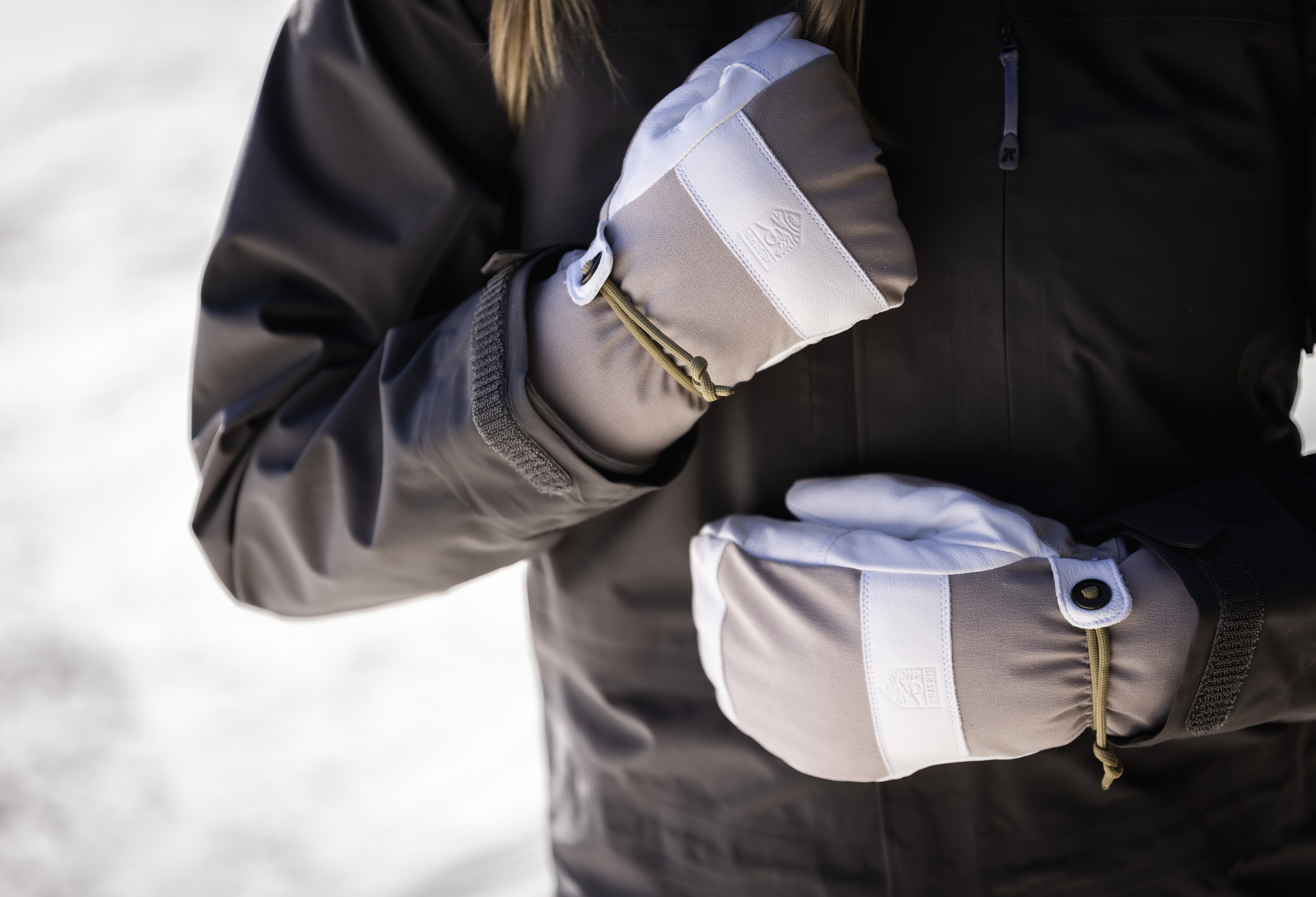 Voss CZone Mitt - Beige Mitt | Hestra Gloves