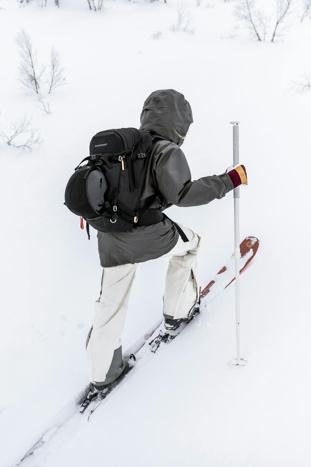 Bordeauxroter Fausthandschuh mit weißem Ziegenleder an der Innenhand und Handgelenkschlaufe (6 oder 10)
