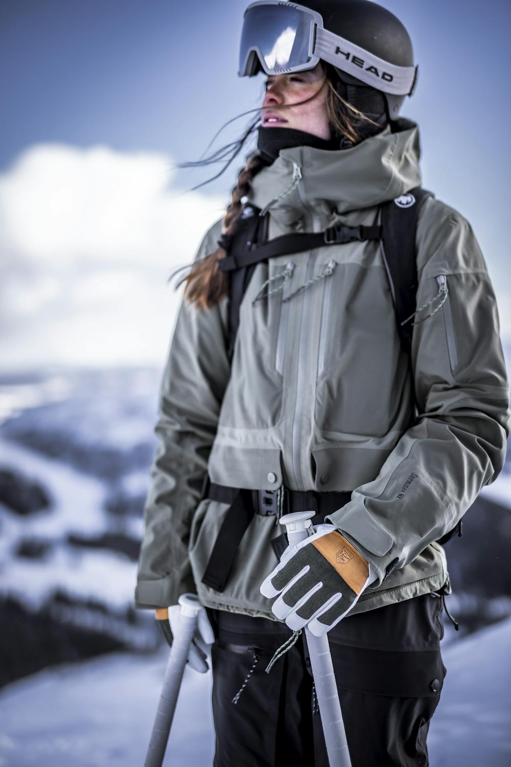Dunkelgrüner Skihandschuh mit weißem Ziegenleder an der Innenhand und Handgelenkschlaufe (8 oder 11)