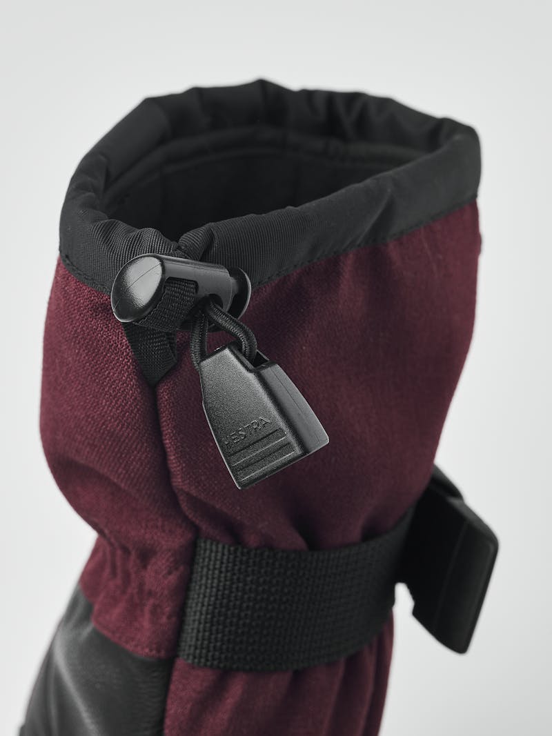 Powder Gauntlet in the color Bordeaux (5 of 6)