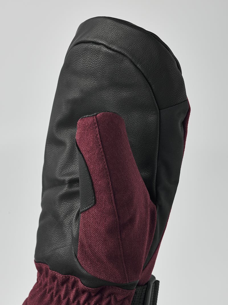 Powder Gauntlet Mitt in the color Bordeaux (5 of 5)