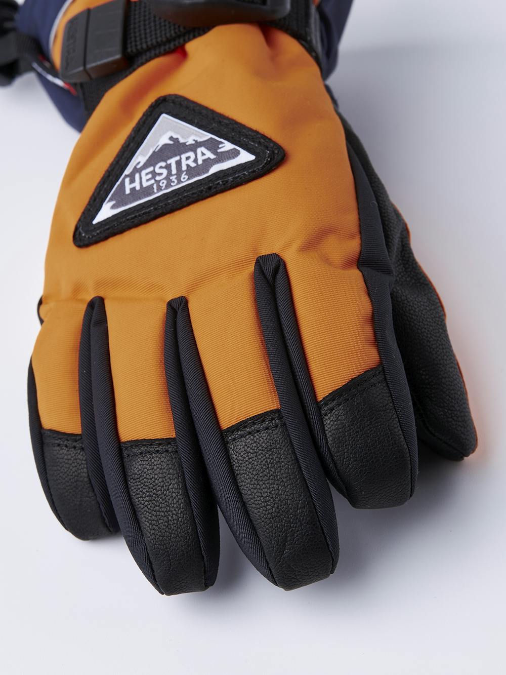 Oranger Kinderhandschuh mit schwarzem Ziegenleder an der Innenhand und verstellbarem Handgelenkverschluss (2 oder 8)