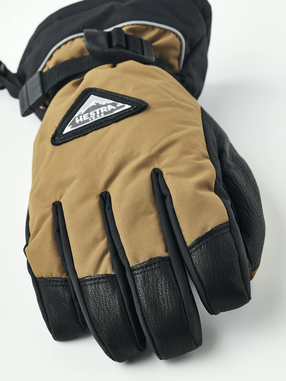 Skare CZone Jr. 5-finger in the color Dark sand (5 of 6)