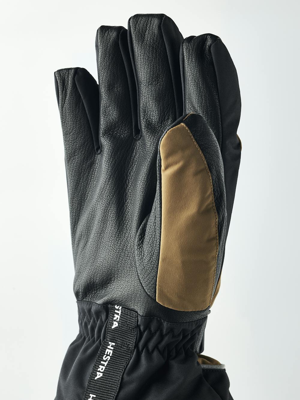 Skare CZone Jr. 5-finger in the color Dark sand (2 of 6)