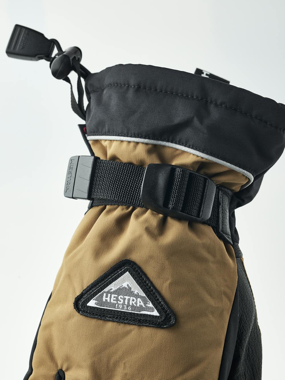 Skare CZone Jr. 5-finger in the color Dark sand (3 of 6)