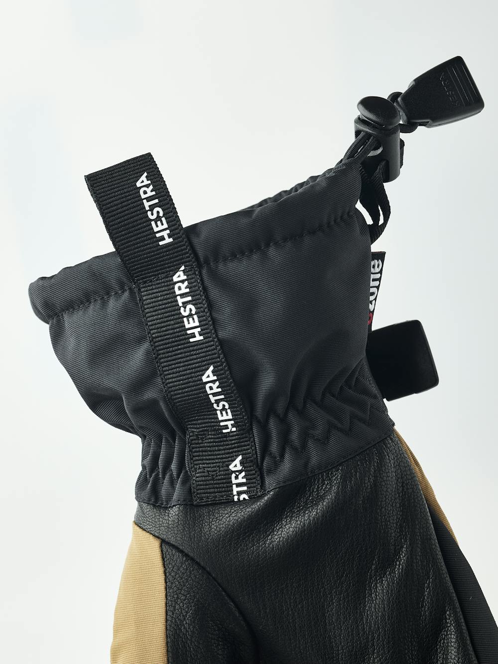 Skare CZone Jr. 5-finger in the color Dark sand (4 of 6)