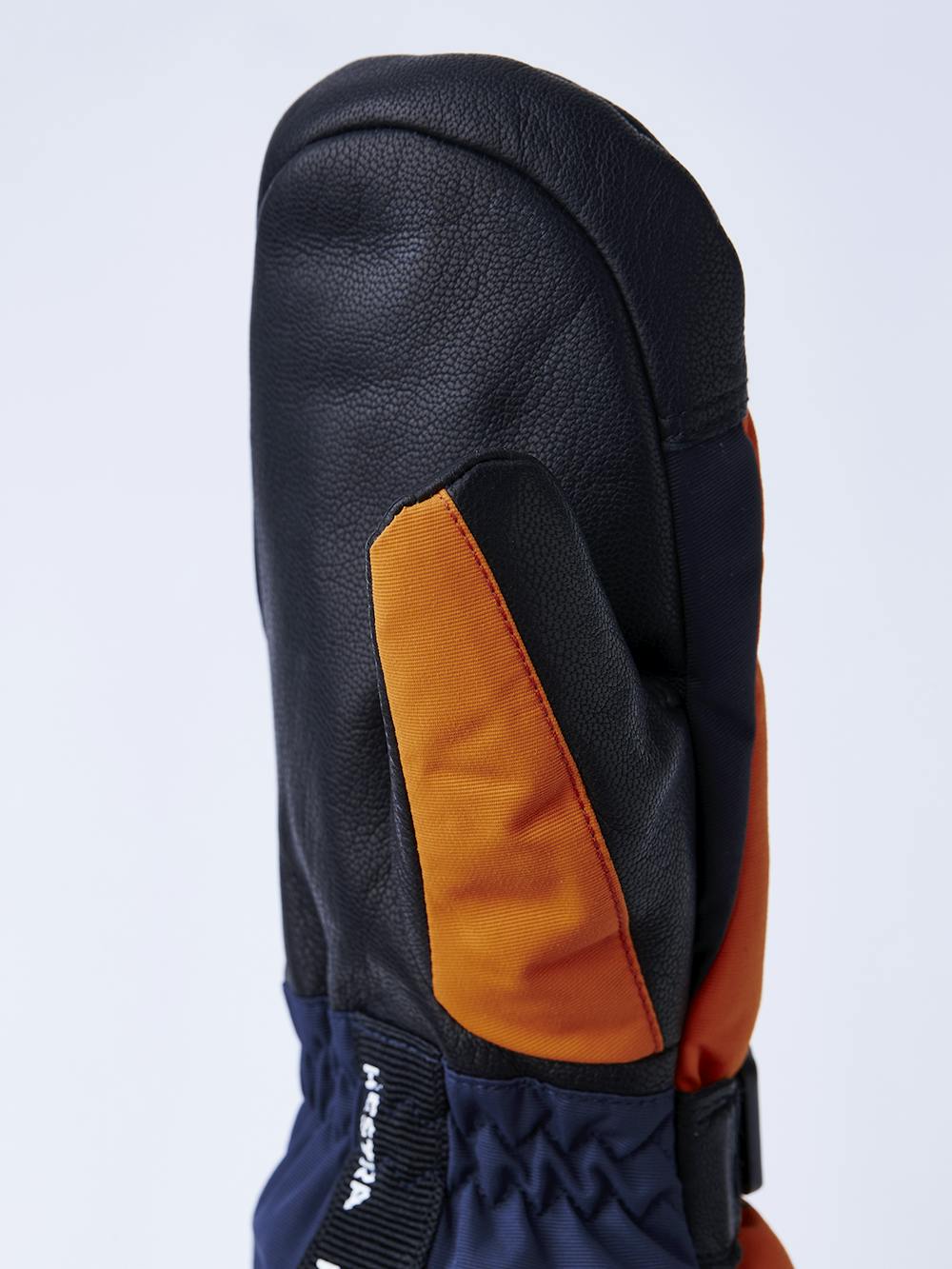 Orange tumhandske med svart getskinn i innerhanden och handledsjustering
(4 av 6)