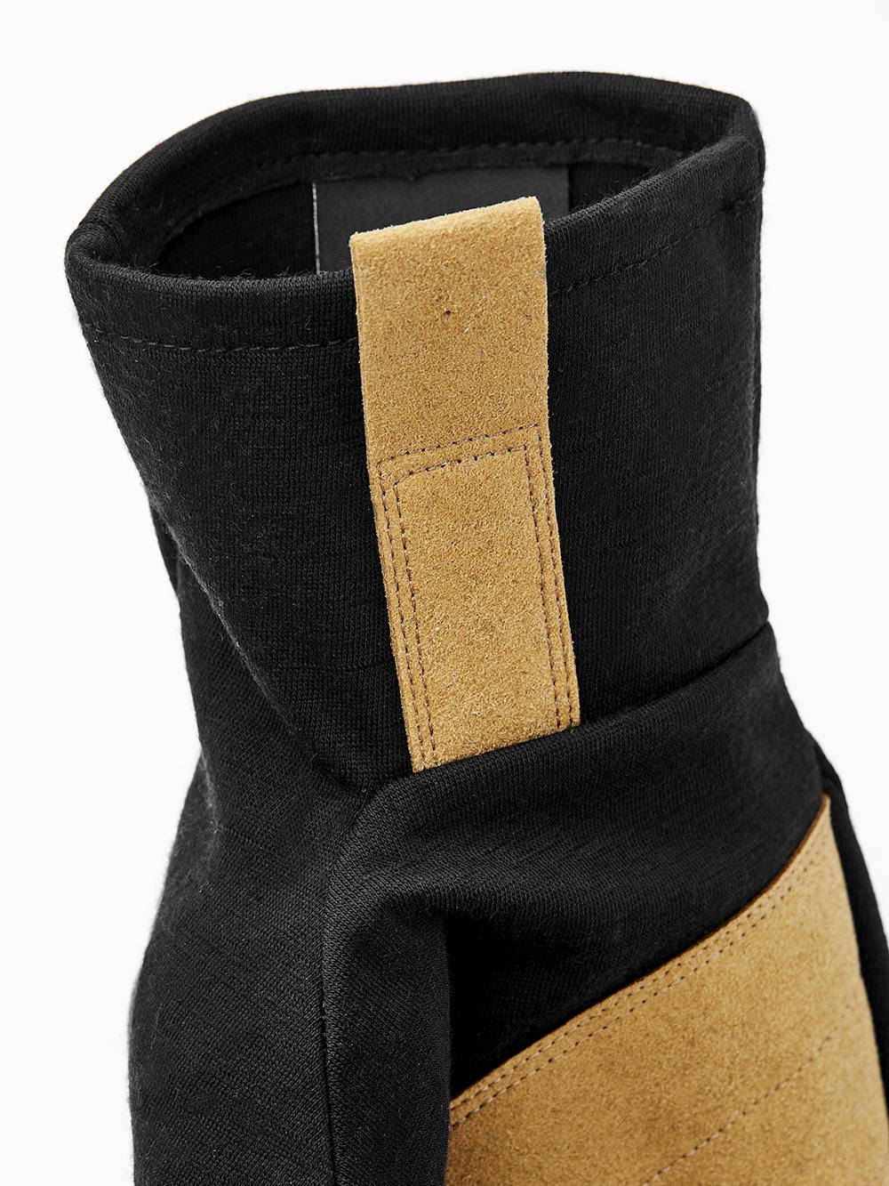 Black windproof merino wool inner glove with touch function (7 of 11)