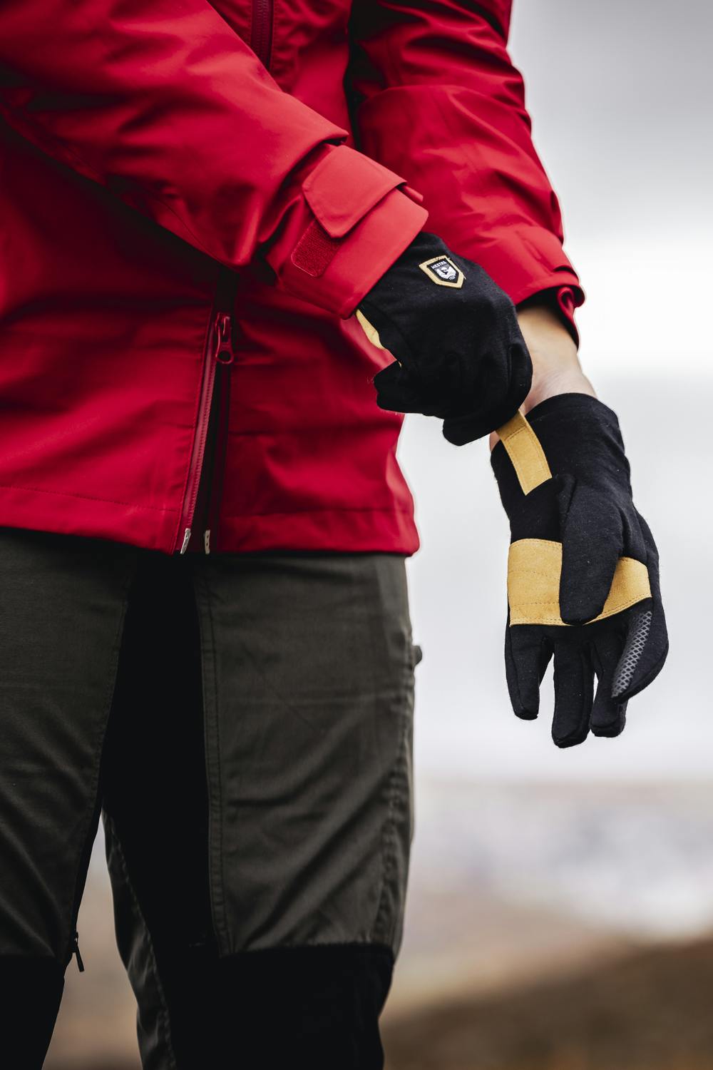 Black windproof merino wool inner glove with touch function (2 of 11)