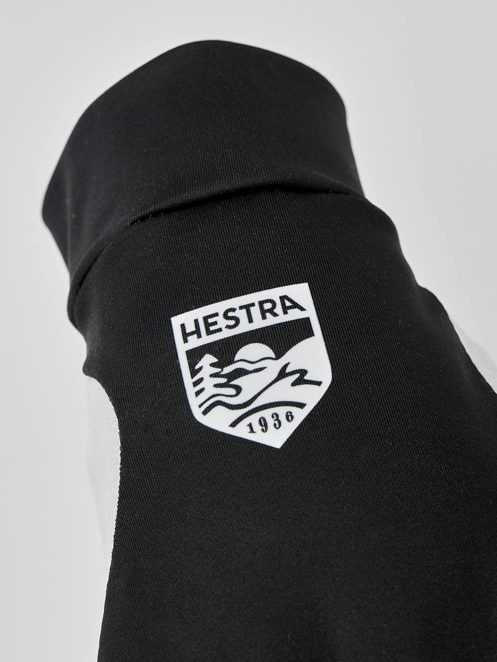 Svart längdskidhandske i tyg med grå innerhand i syntetisk mocka
(3 av 5)