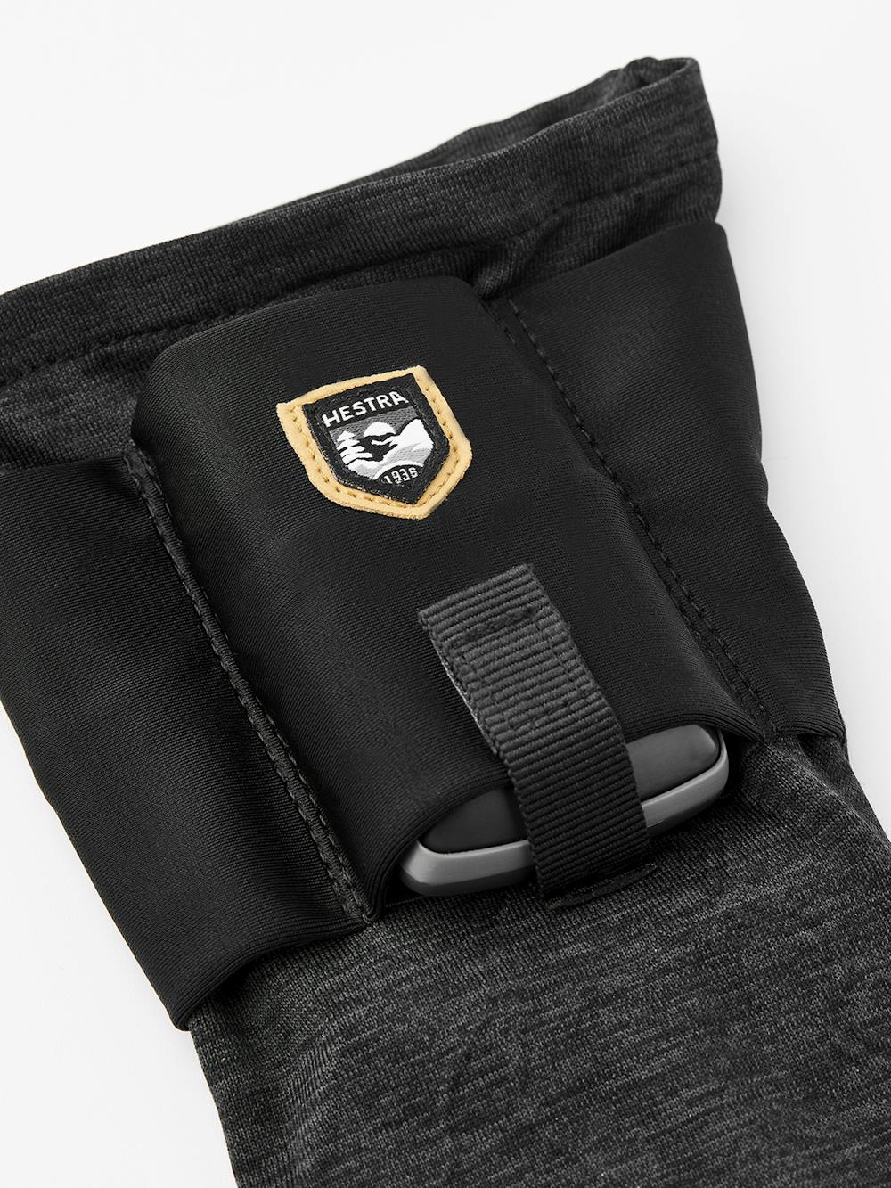 Tactility Heat Liner 5-finger in the color Charcoal (2 of 7)