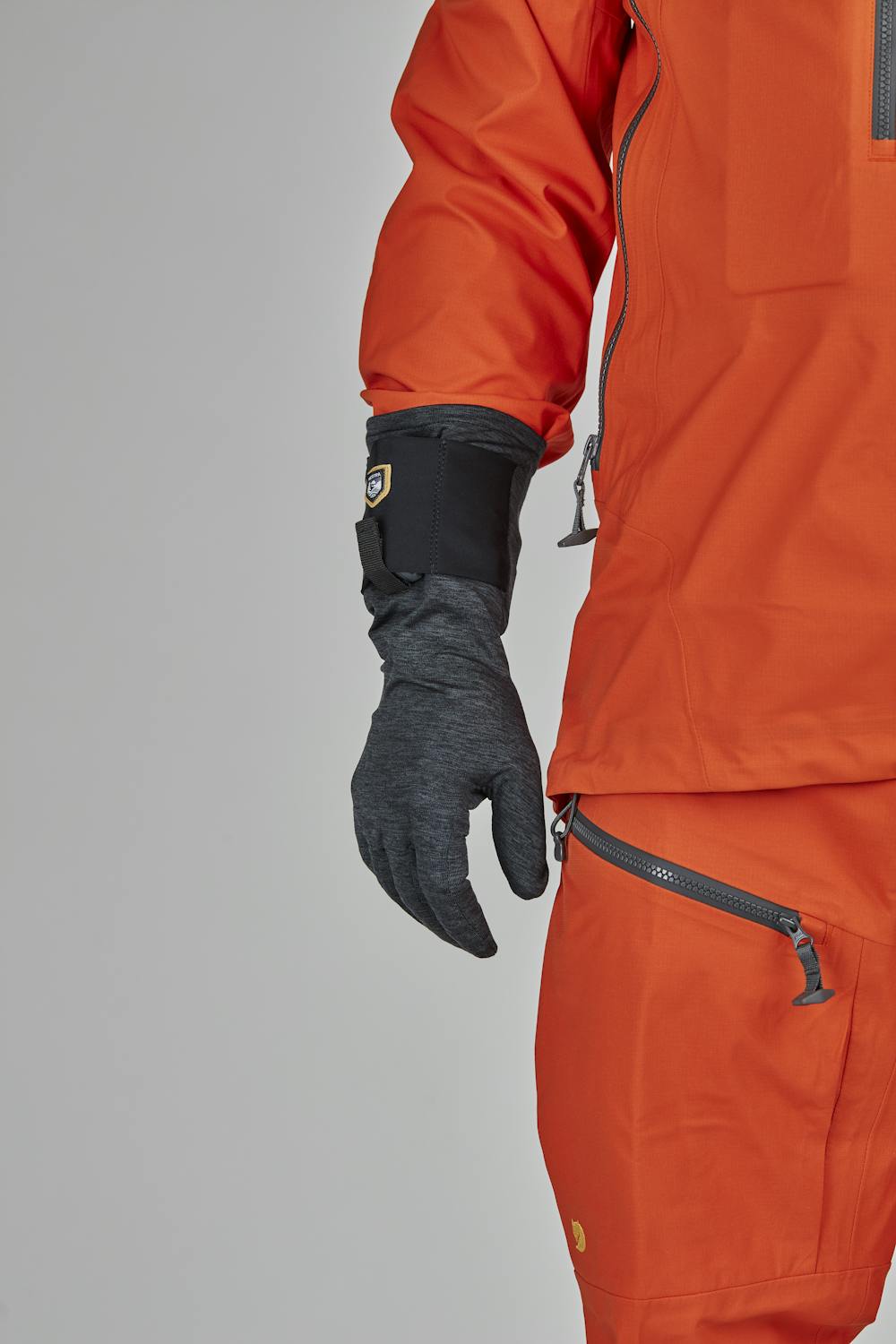 Tactility Heat Liner 5-finger in the color Charcoal (6 of 7)