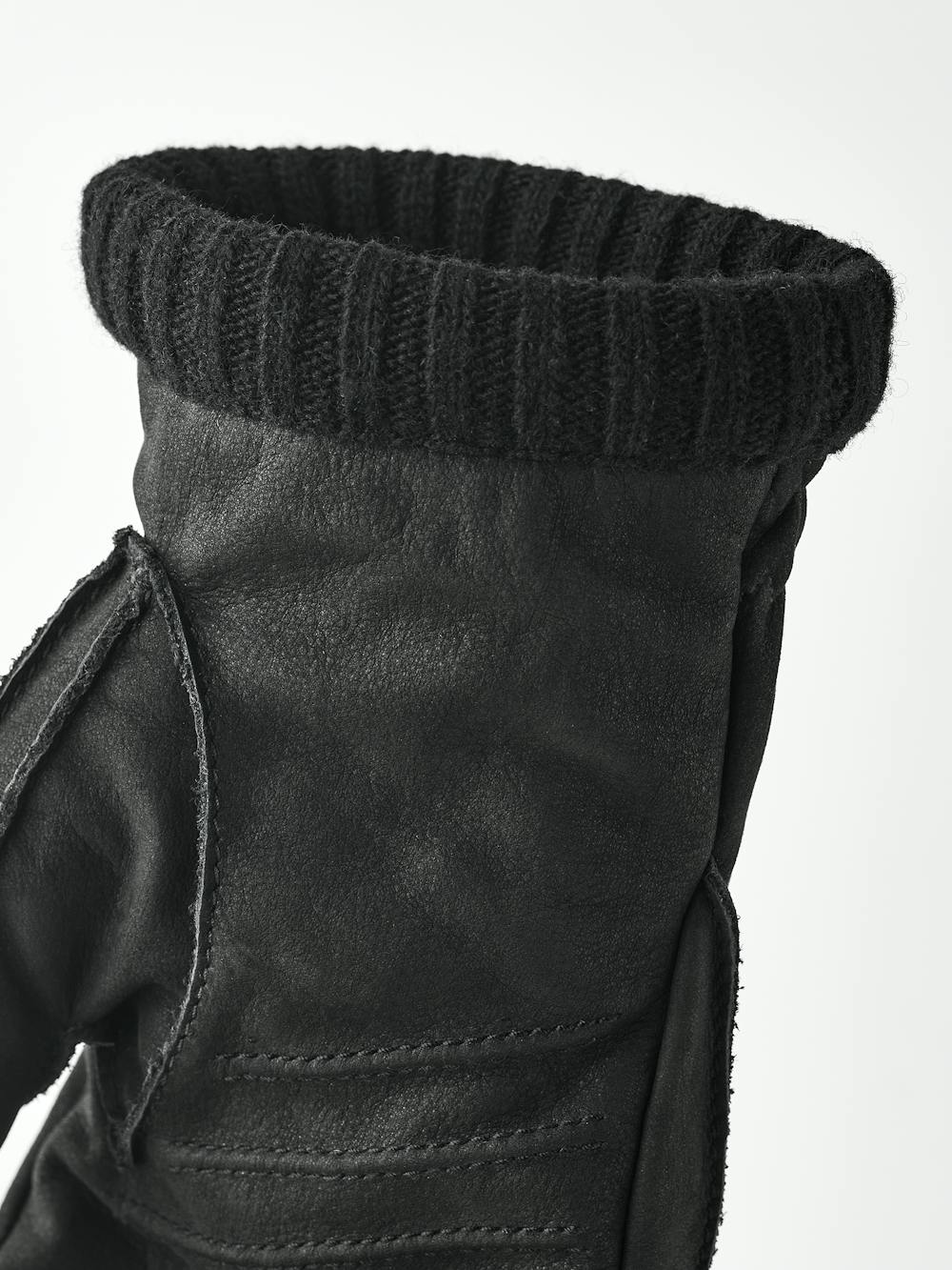 Black machine-sewn goat suede glove with knitted cuff
(5 of 5)