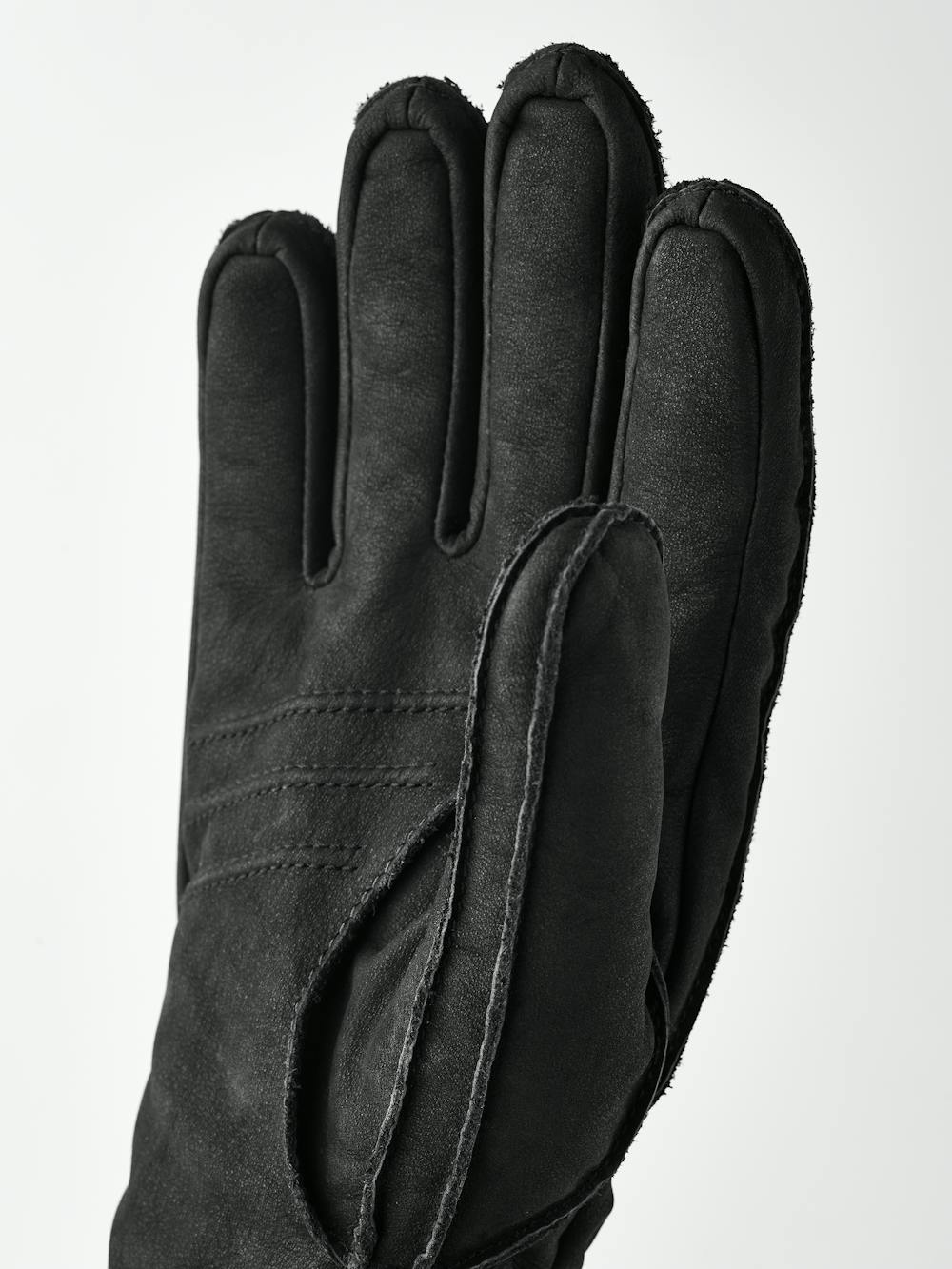 Black machine-sewn goat suede glove with knitted cuff
(3 of 5)