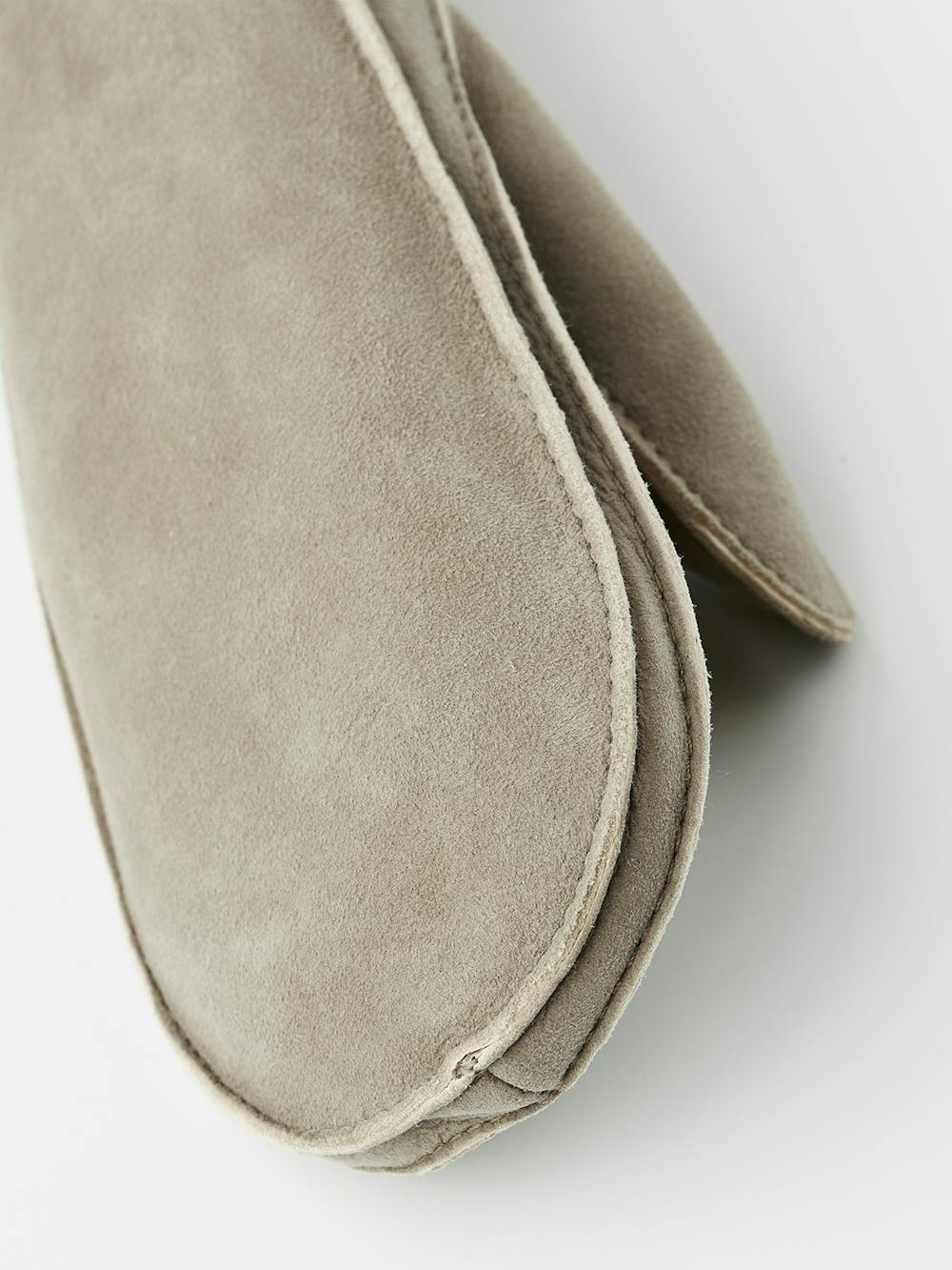 Beige-gray machine-sewn suede mitten with light beige knitted cuff
 (3 of 4)