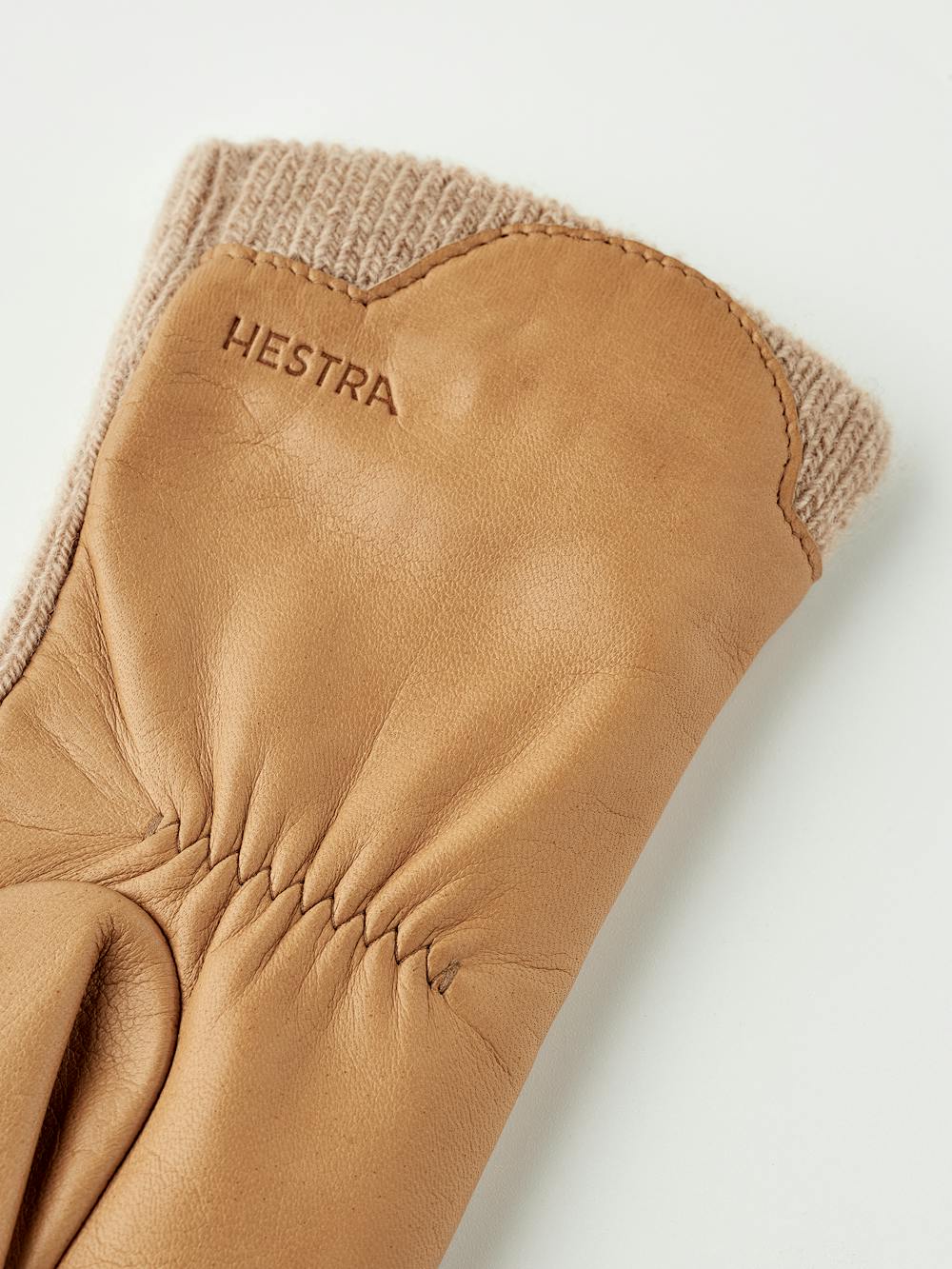 Dark beige machine-sewn hairsheep leather glove with beige cashmere knitted back
(4 of 5)