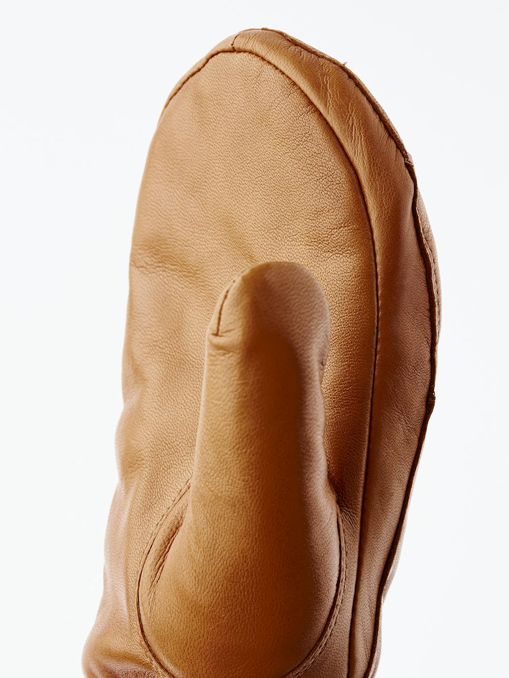 Light brownish-yellow machine-sewn hairsheep leather mitten with elasticated cuff
(3 of 5)