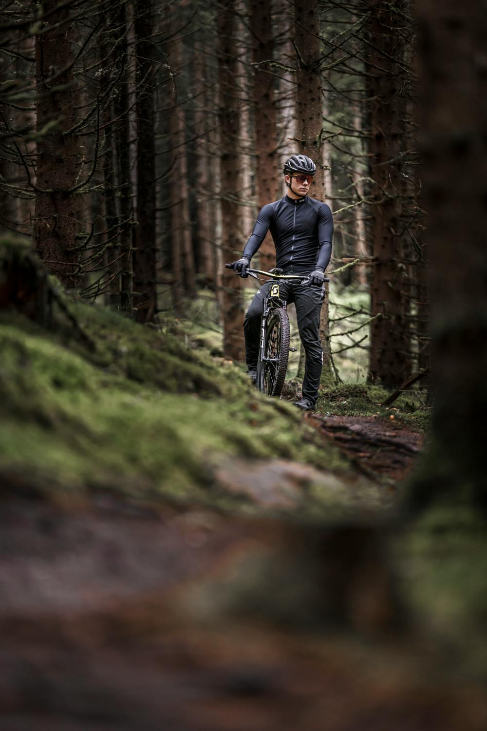 Bike Reflective Long 5-finger in the color Dark grey & black (2 of 7)