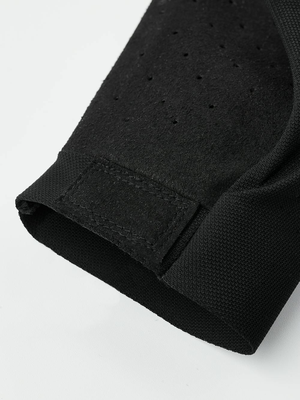 Ventair Short 5-finger in the color Black (2 of 5)