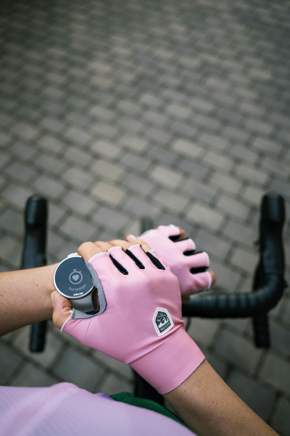 Ventair Short 5-finger in the color Pink (7 of 8)