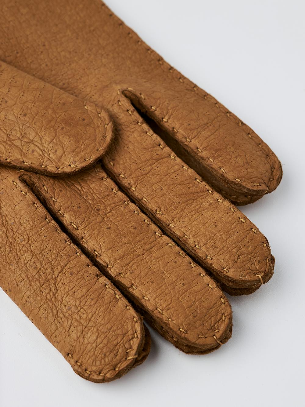 Hellbrauner handgenähter Lederhandschuh aus Peccaryleder
(4 oder 4)