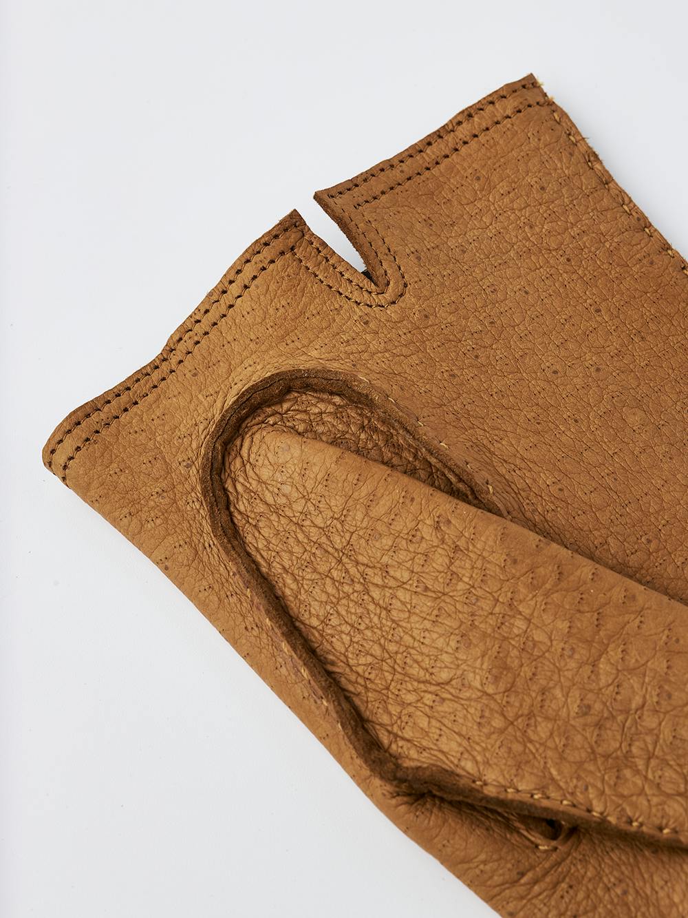 Hellbrauner handgenähter Lederhandschuh aus Peccaryleder
 (3 oder 4)