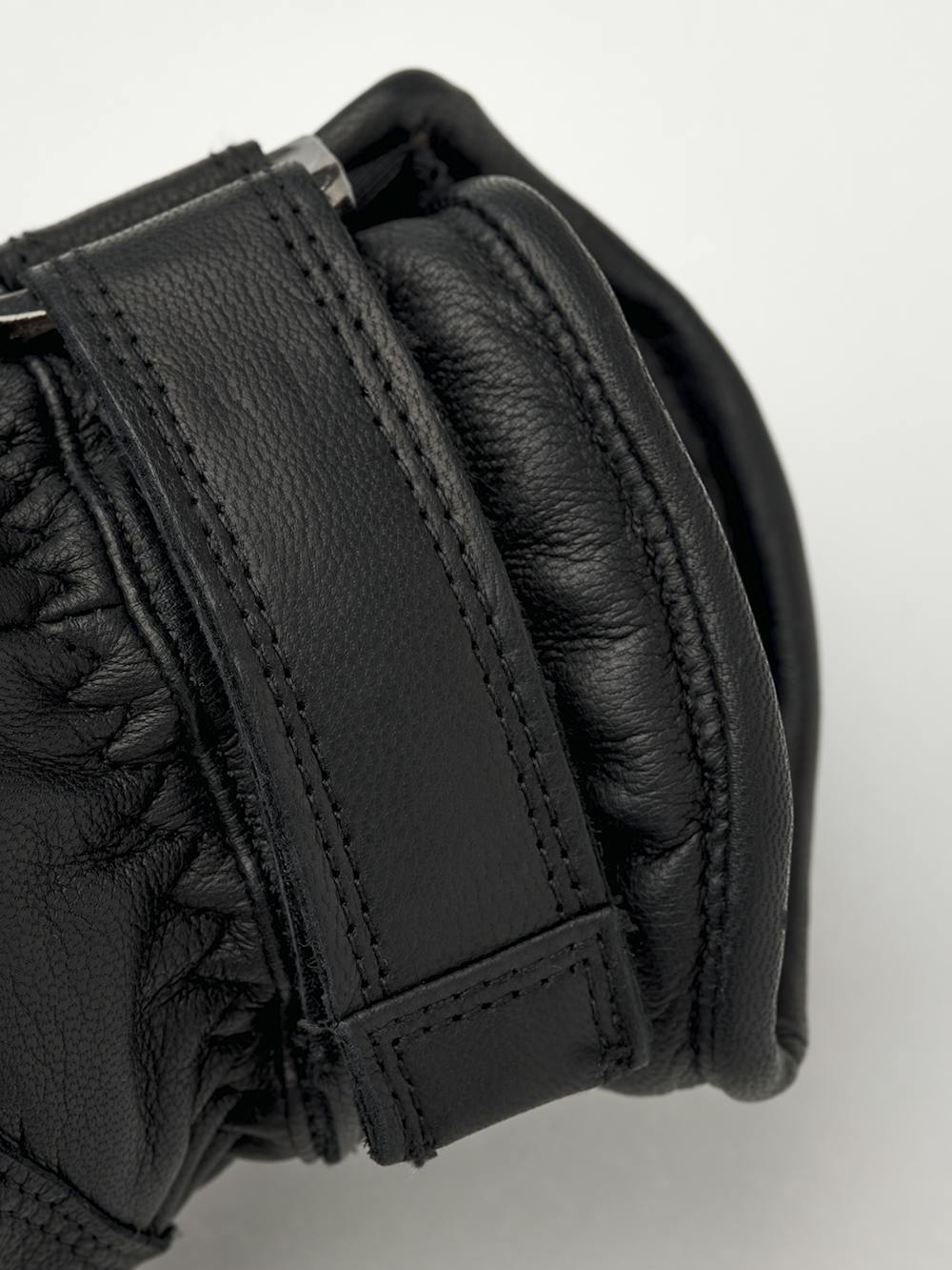 Black mitten with gray and red goat leather details and synthetic suede palm (4 of 5)