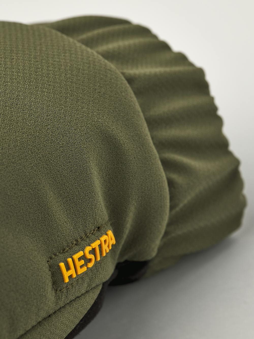 Green fabric glove with elasticated fabric cuff and black palm
(2 of 4)