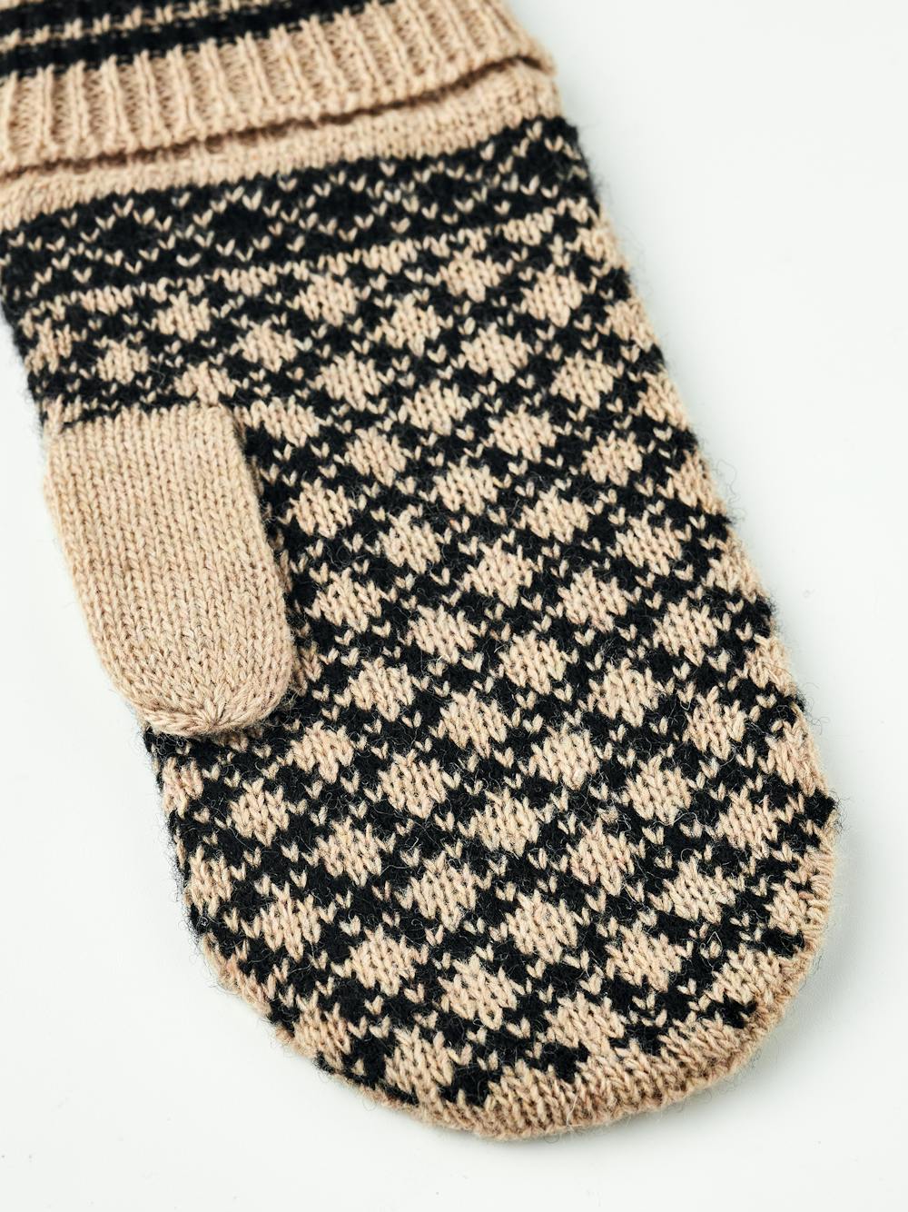 Beiger Strickfäustling aus Wollmix mit Motiv (4 oder 5)