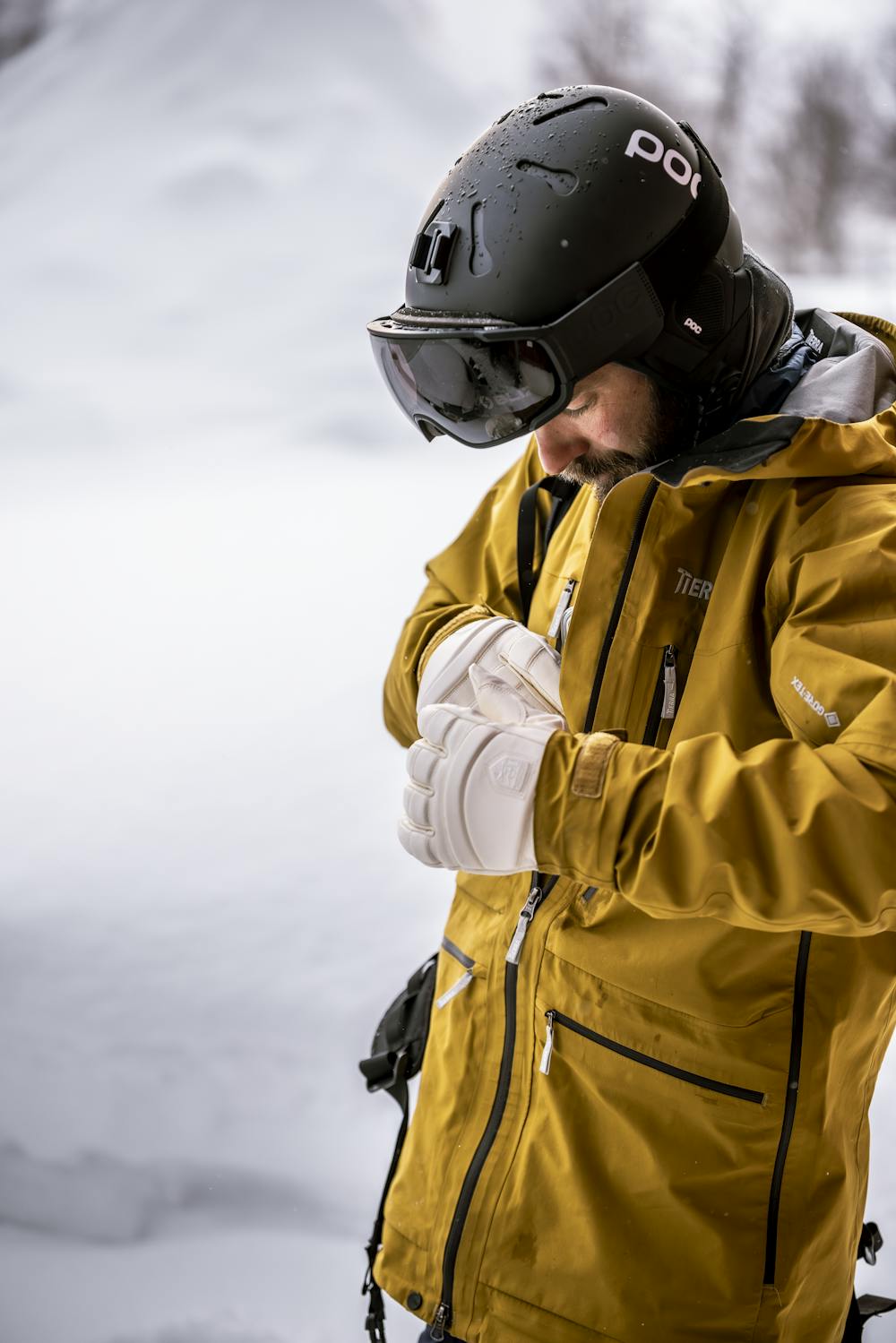 White cow hide ski glove (4 of 8)