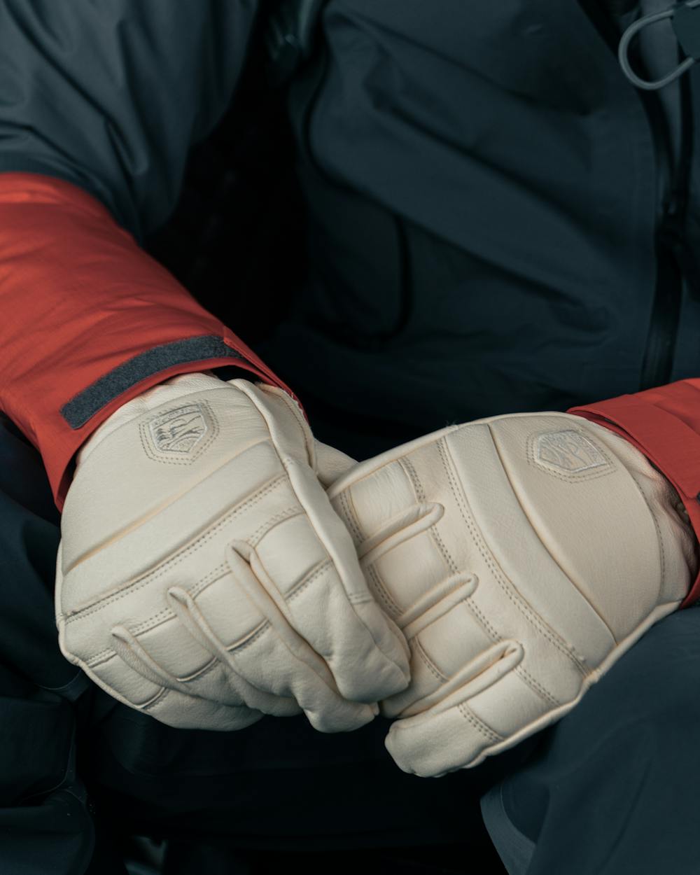 White cow hide ski glove (6 of 8)