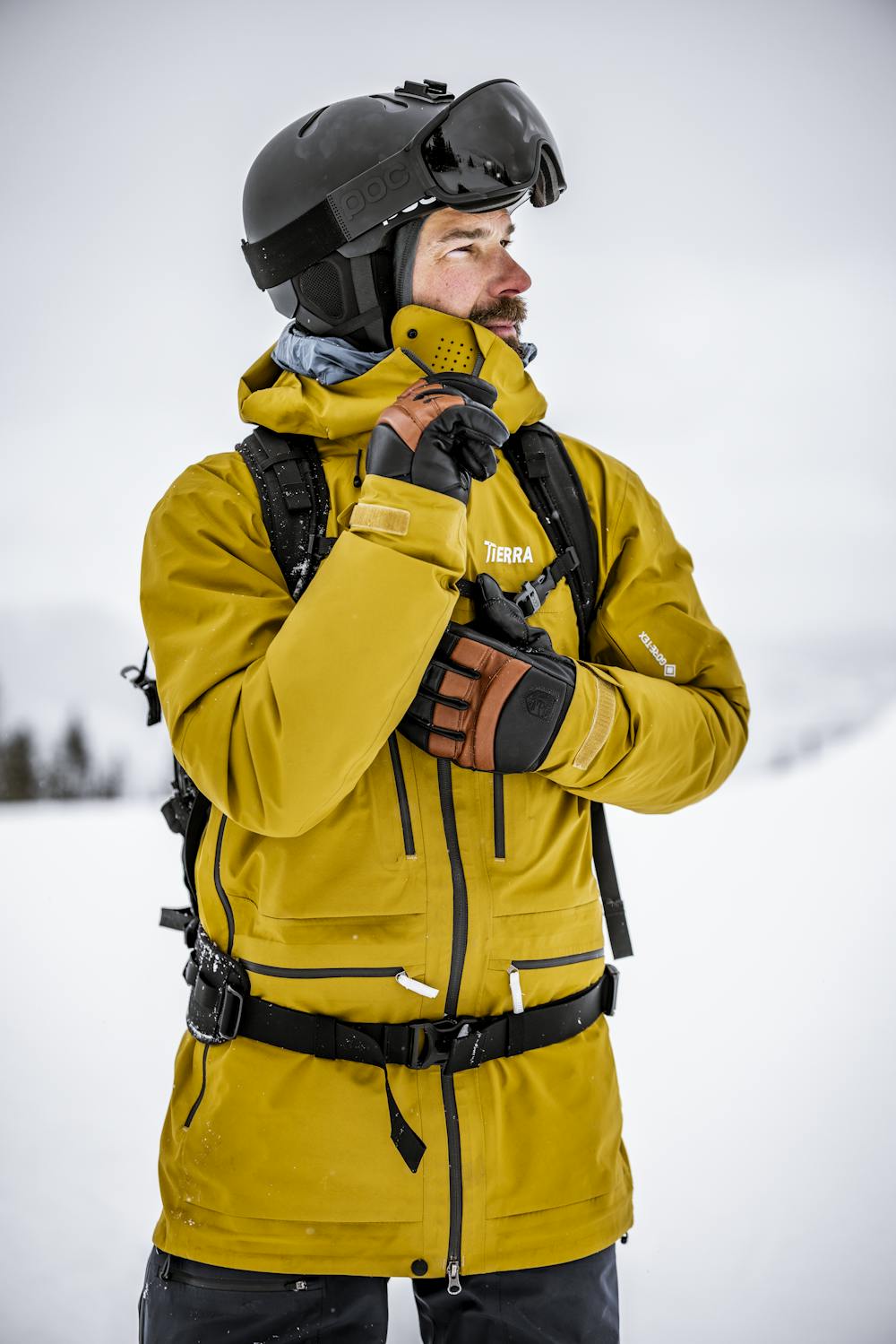 Mörkblå och mörkbrun skidhandske i nötnappa
 (2 av 10)