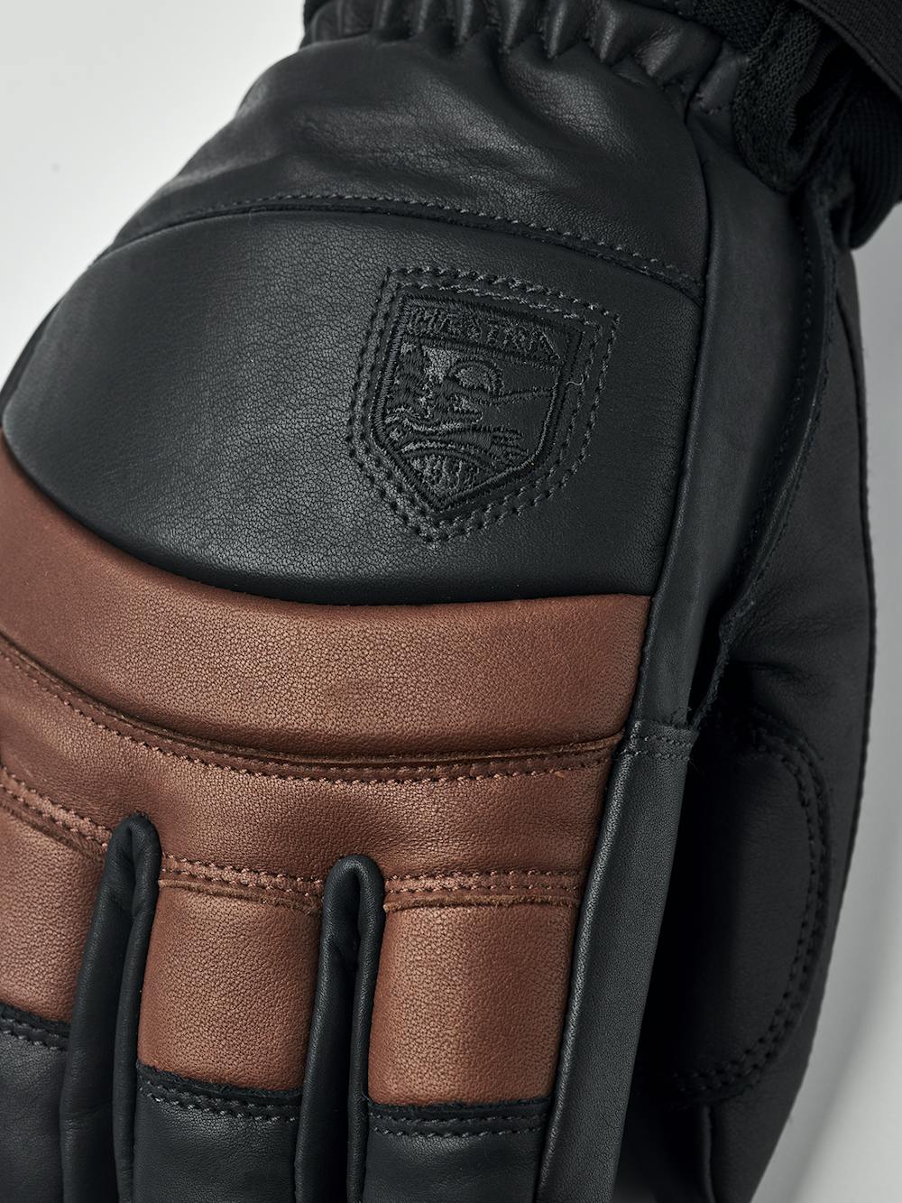 Mörkblå och mörkbrun skidhandske i nötnappa
 (7 av 10)