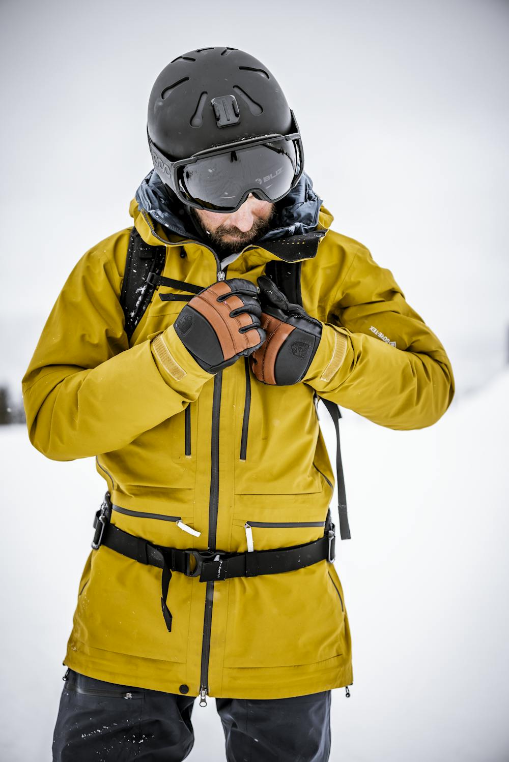 Mörkblå och mörkbrun skidhandske i nötnappa
 (9 av 10)