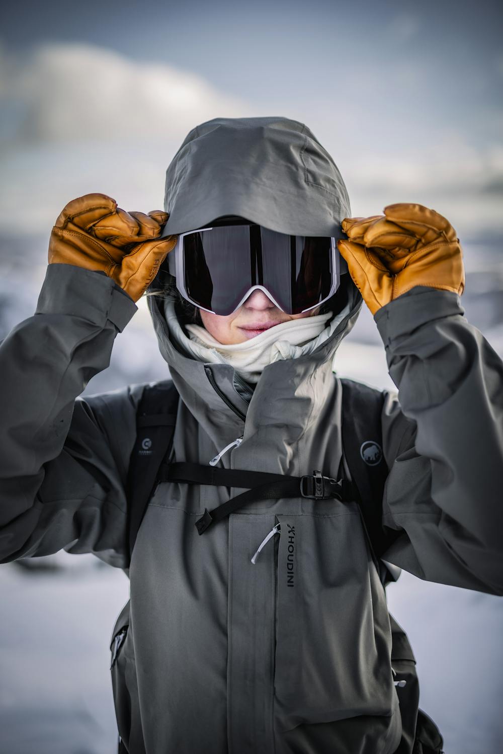 Light brown cow hide ski glove (8 of 9)