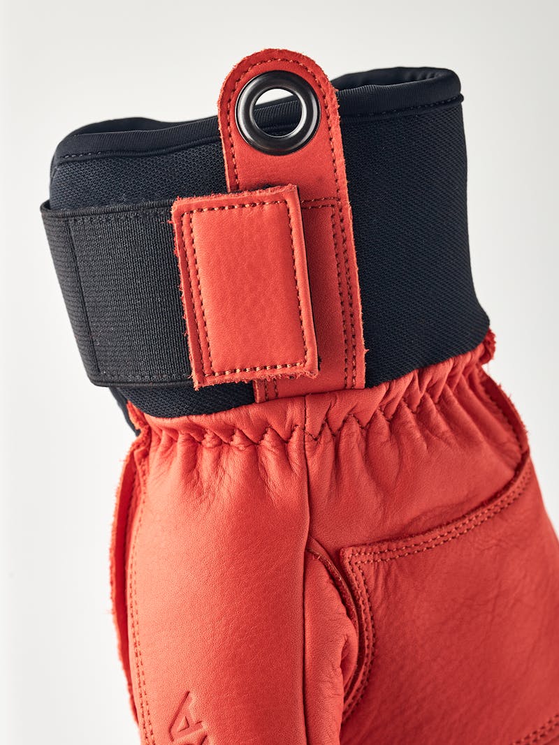 Light red cow hide mitten (5 of 6)