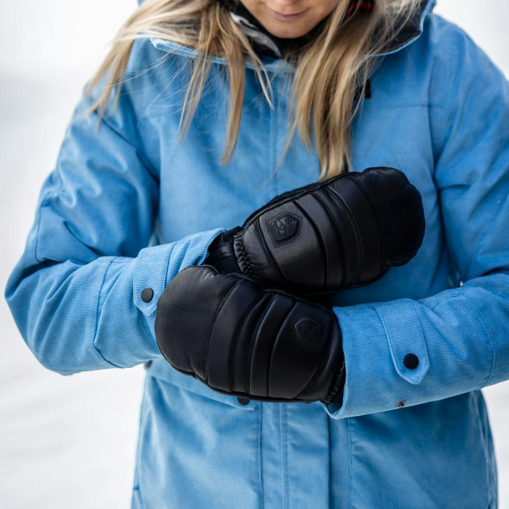 Black cow hide mitten (5 of 6)