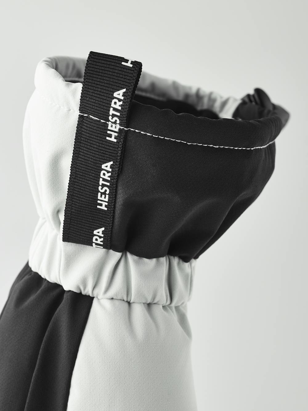 Schwarz-weißer Skihandschuh aus Stoff mit weißem Ziegenleder an der Innenhand (4 oder 7)