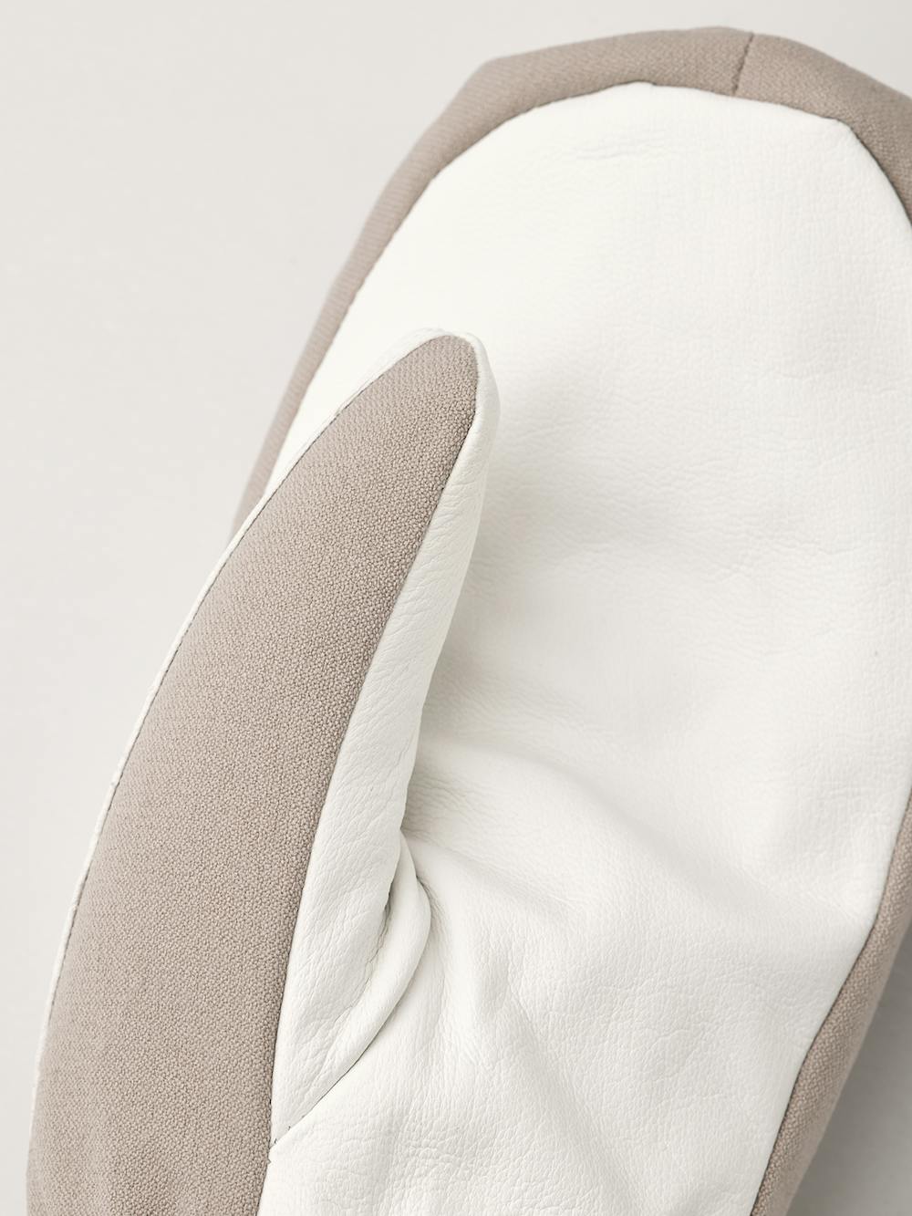 Beiger Fausthandschuh aus Stoff mit weißem Ziegenleder an der Innenhand (4 oder 6)