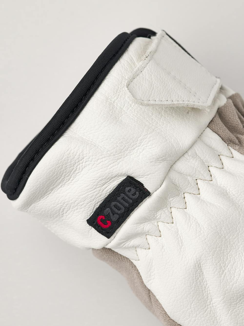 Beiger Fausthandschuh aus Stoff mit weißem Ziegenleder an der Innenhand (5 oder 6)