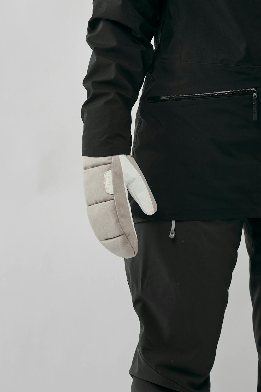 Beiger Fausthandschuh aus Stoff mit weißem Ziegenleder an der Innenhand (3 oder 6)